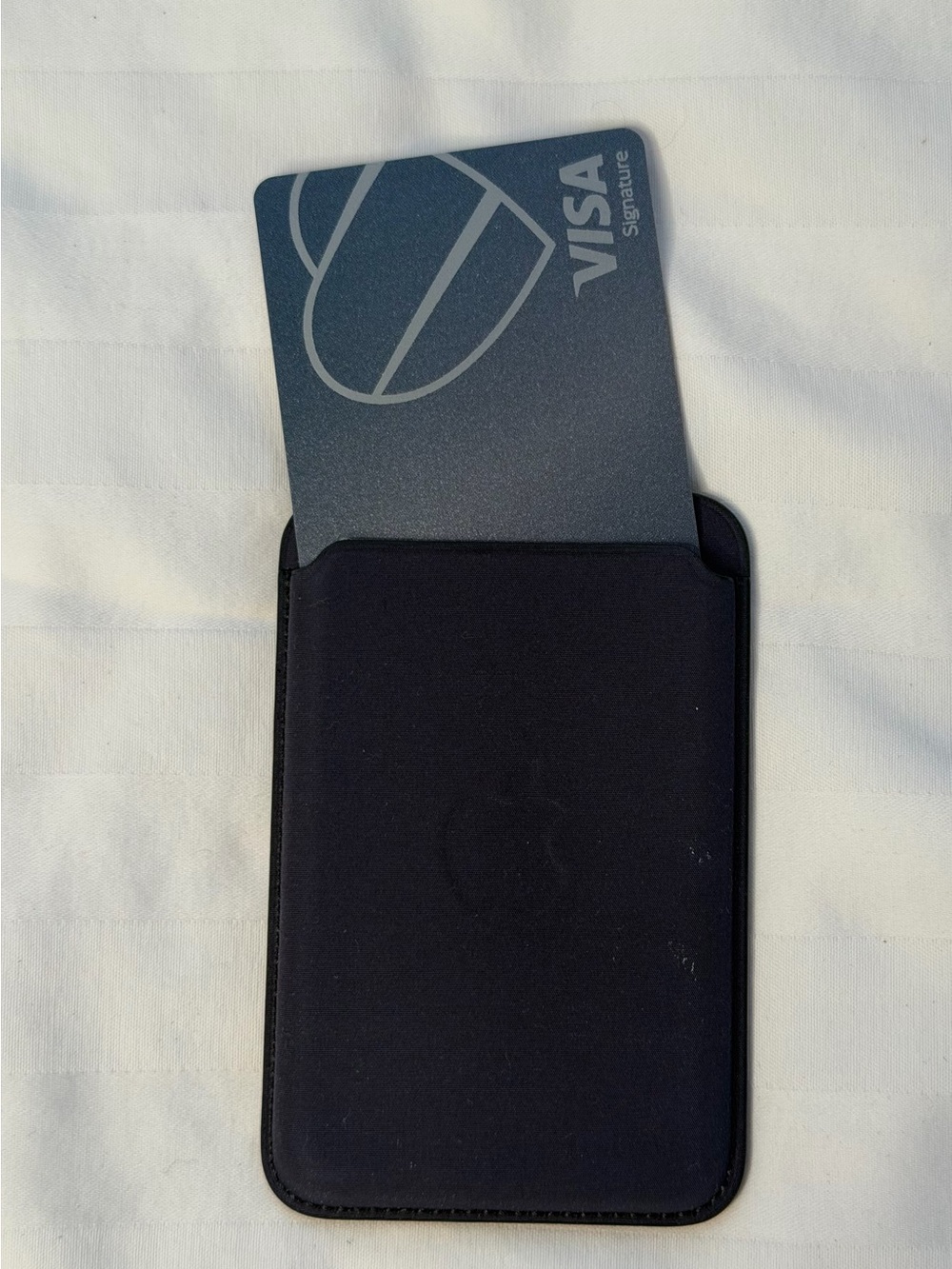 New Apple Magnetic Credit Card Pocket - adheres to phone